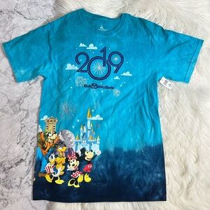 Walt Disney World Parks Blue TIE DYE 2019 Graphic Mickey & Frien…